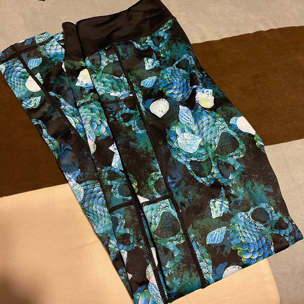 Medium mermaid skulls full length CVG leggings